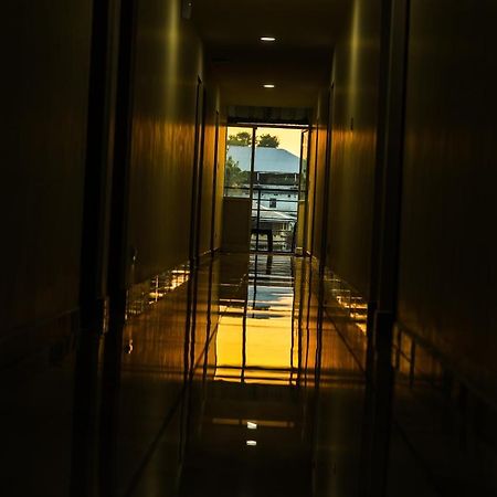 فندق Aldora Airport Residency نيدومباسيري المظهر الخارجي الصورة