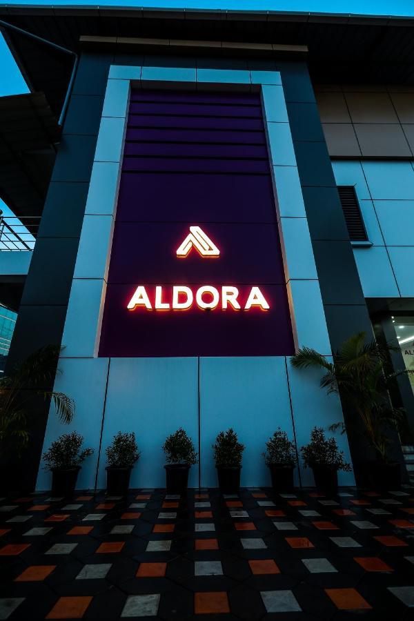 فندق Aldora Airport Residency نيدومباسيري المظهر الخارجي الصورة